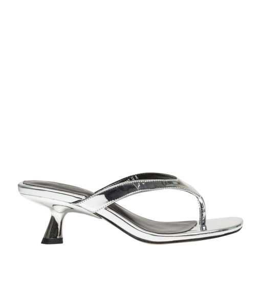 AnnaKastle Womens Shiny Patent Kitten Heeled Thong Sandals Silver